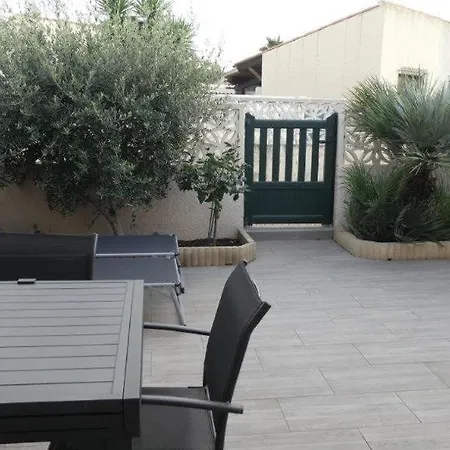 Pavillon De Très Bien équipé Avec Parking Privatif - 6briga7 *